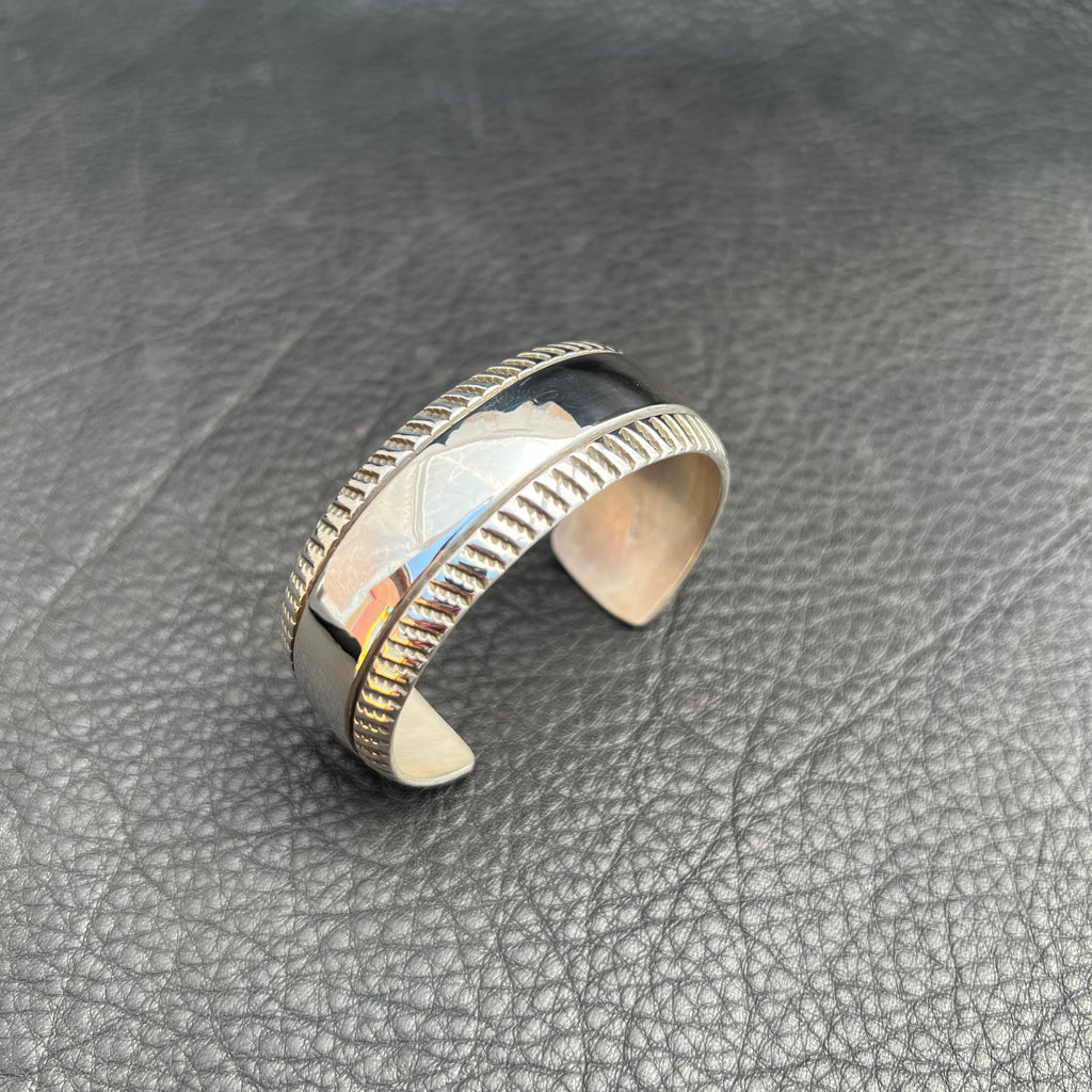 M "Border Design" Bracelet